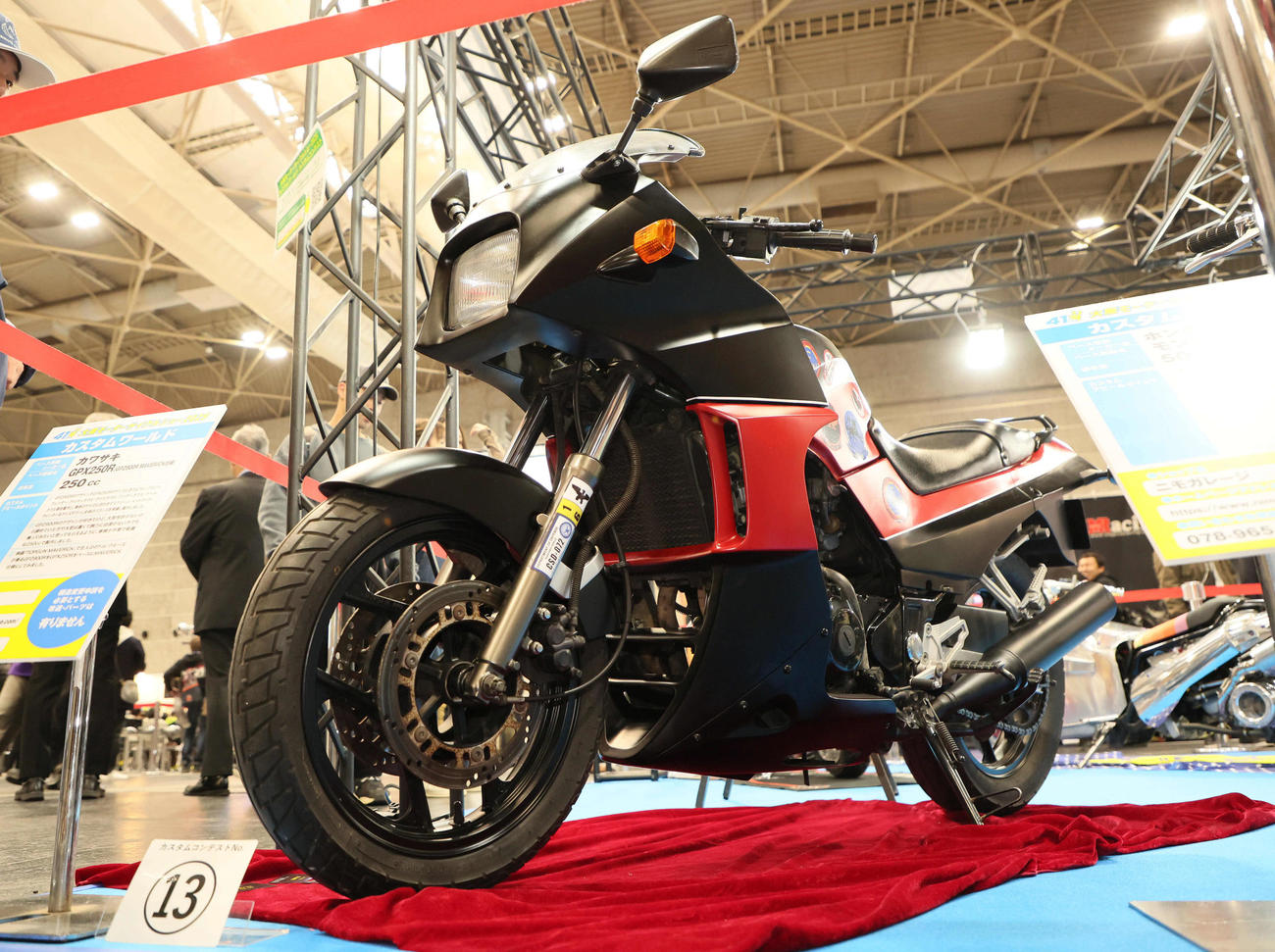 大阪モーターサイクルショー2025に提示されたカワサキのGPX250をベースとしたGPz900Rの形に仕上げたミニンジャ（撮影・宮崎幸一）
