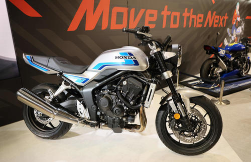 大阪モーターサイクルショー2025に提示された、スペンサーレプリカカラーに仕上げた未発売のホンダCB1000F(撮影・宮崎幸一)