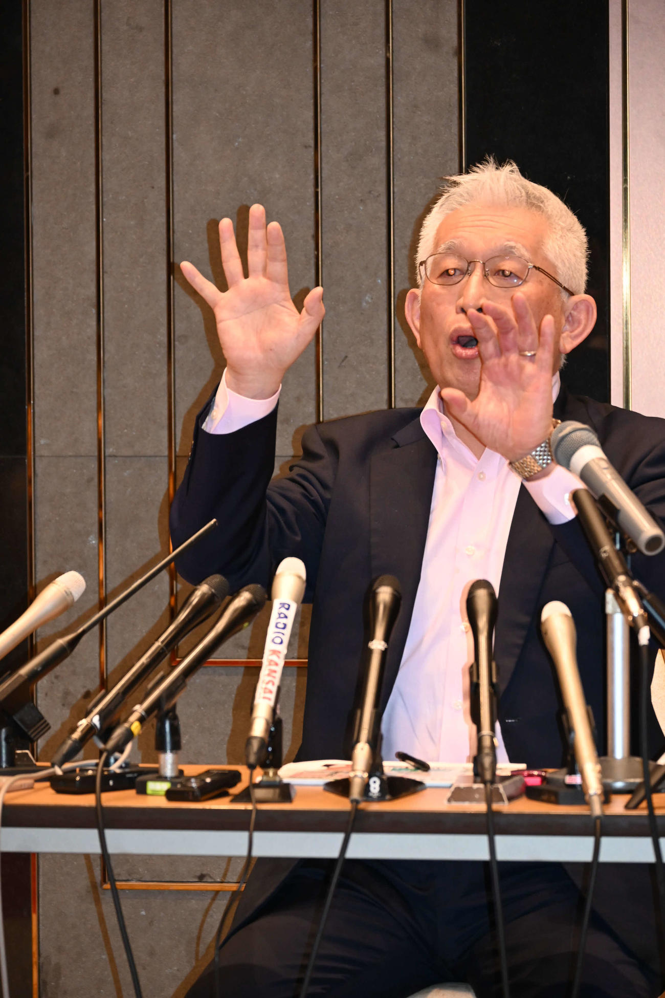神戸市内で会見し、今夏の参院選兵庫選挙区（改選数3）に無所属で立候補を表明した泉房穂氏（撮影・松浦隆司）