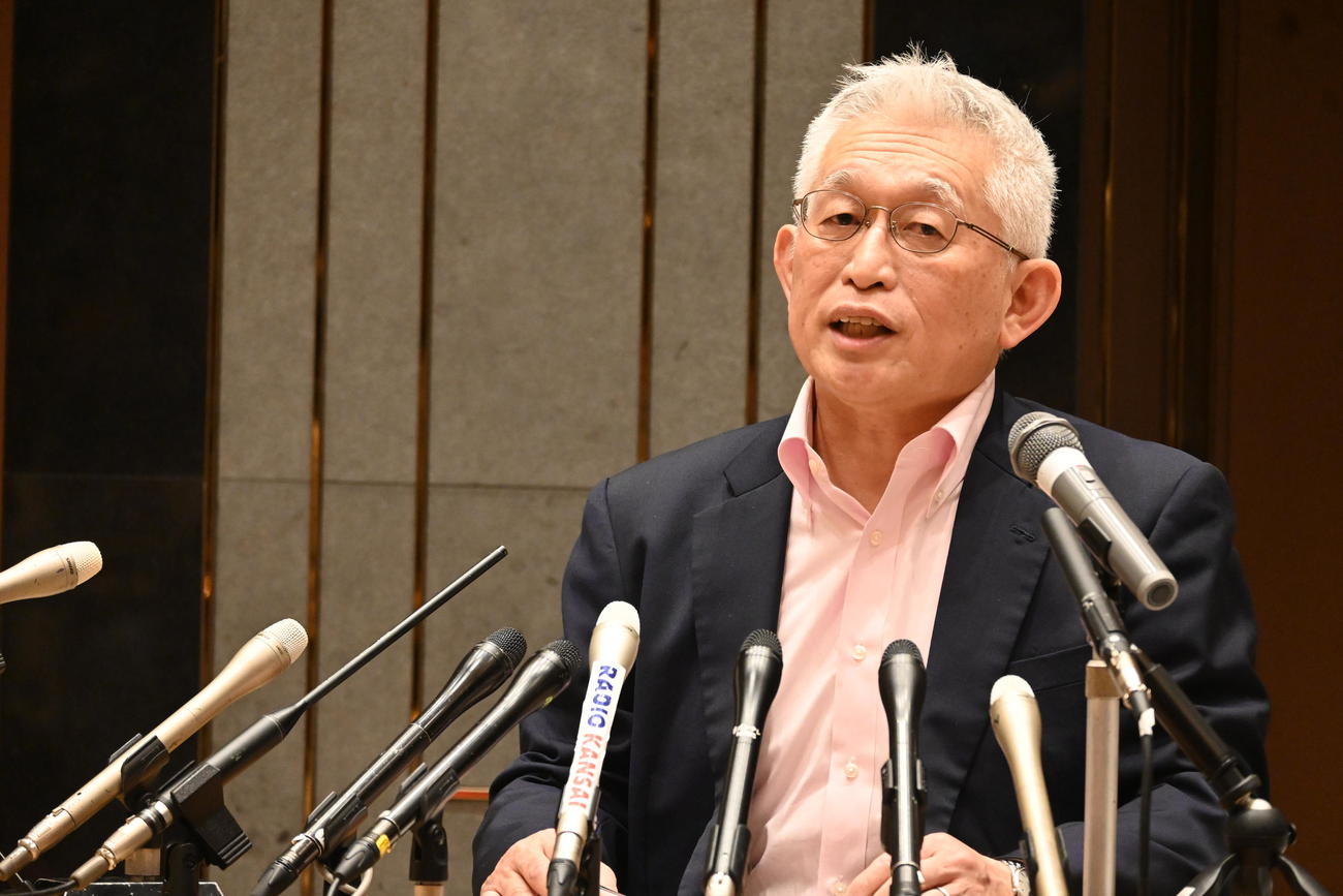 神戸市内で会見し、今夏の参院選兵庫選挙区（改選数3）に無所属で立候補を表明した泉房穂氏（撮影・松浦隆司）