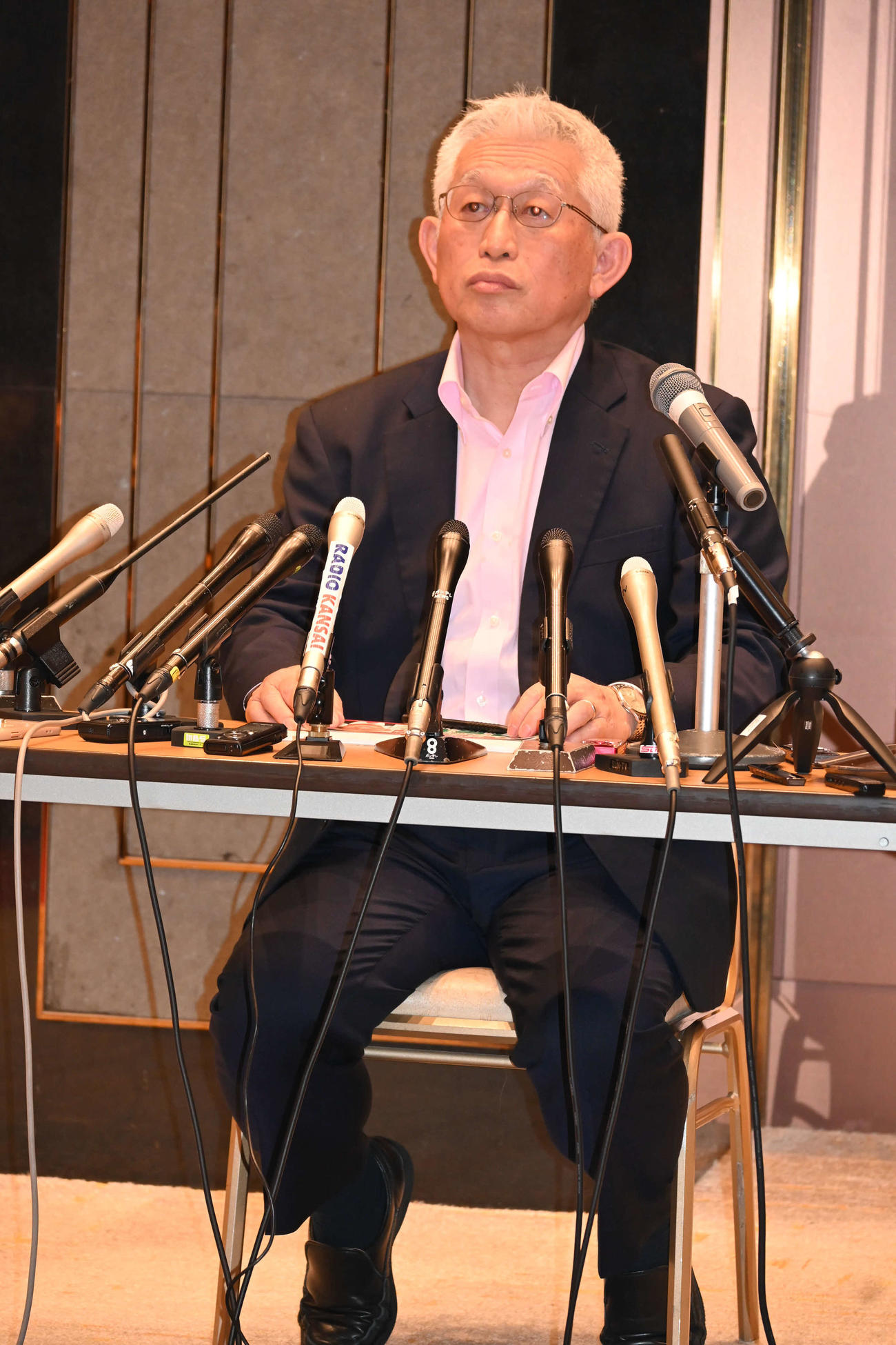 神戸市内で会見し、今夏の参院選兵庫選挙区（改選数3）に無所属で立候補を表明した泉房穂氏（撮影・松浦隆司）