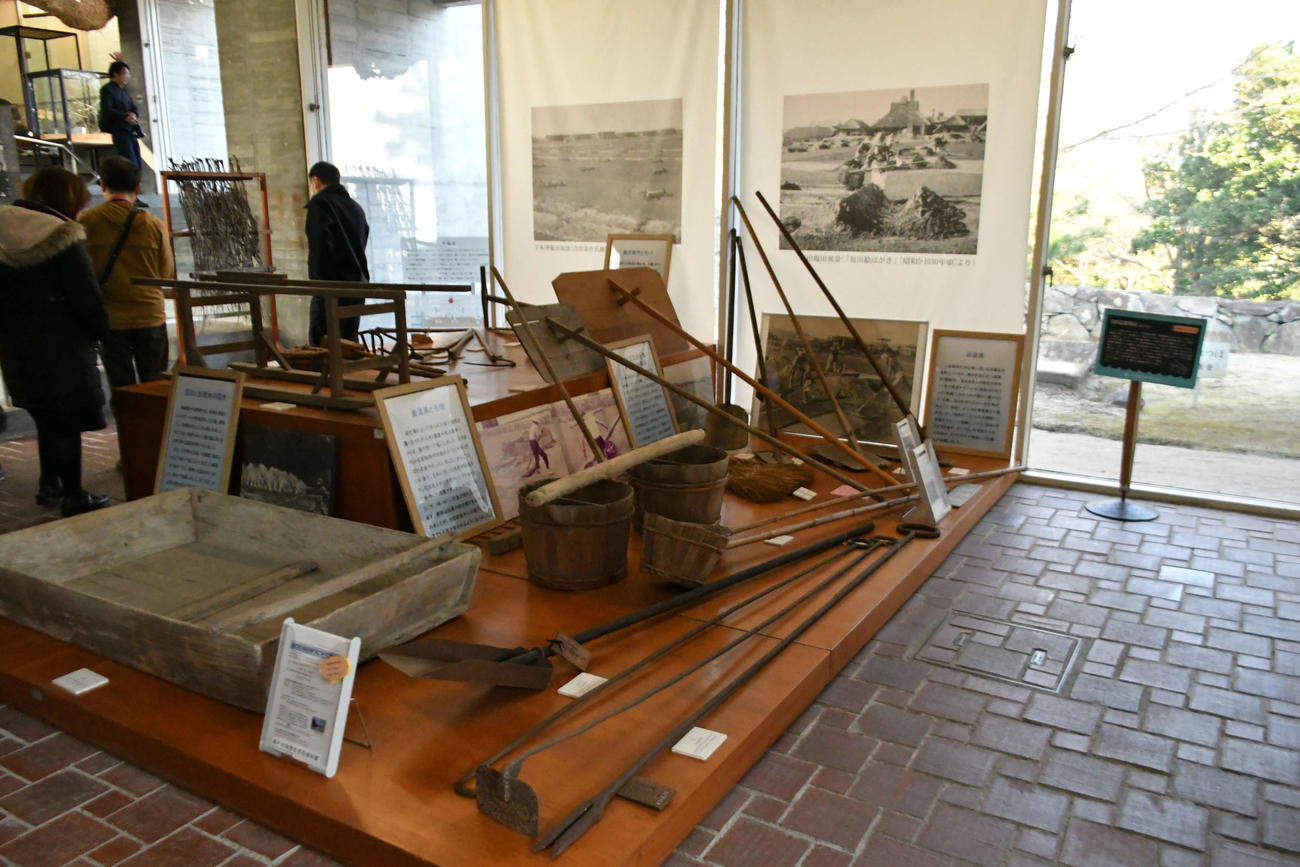 瀬戸内海民俗歴史資料館に展示されている製塩業の道具