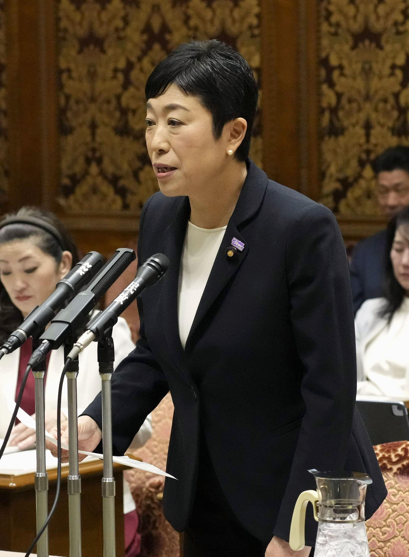 参院予算委の集中審議で質問する立憲民主党の辻元清美氏（共同）