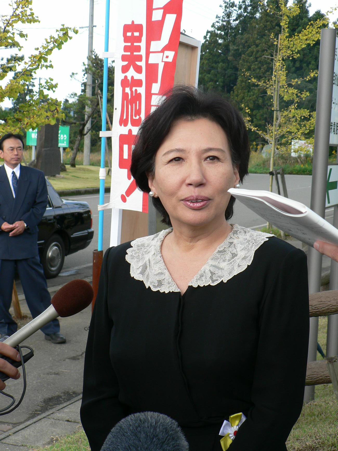 父、角栄元首相の13回忌を終え、感想を語る田中真紀子衆院議員（2005年10月撮影）