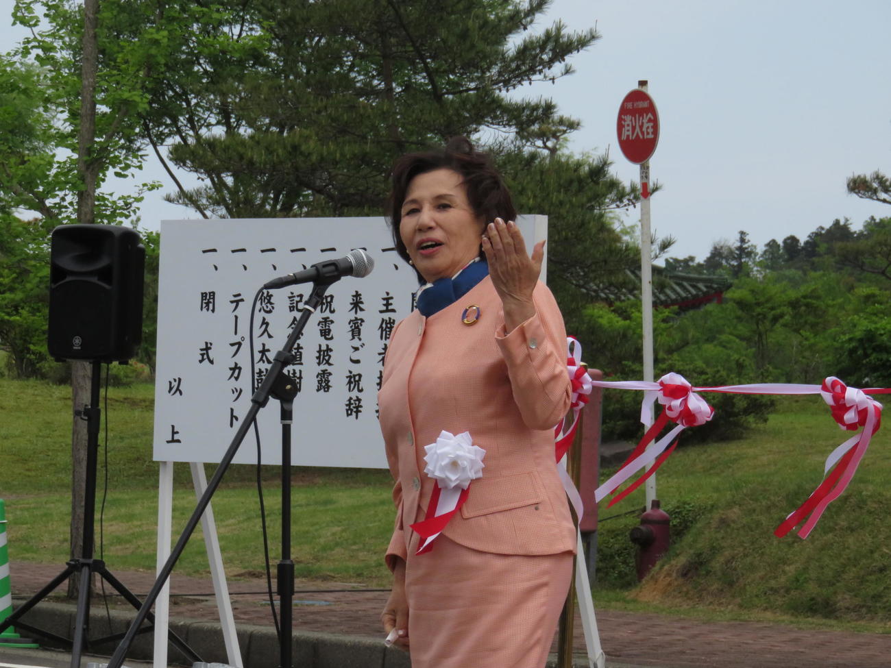 田中角栄元首相の生誕百周年記念式典で「ハッピーバースデー」を歌う田中真紀子氏（2018年5月撮影）