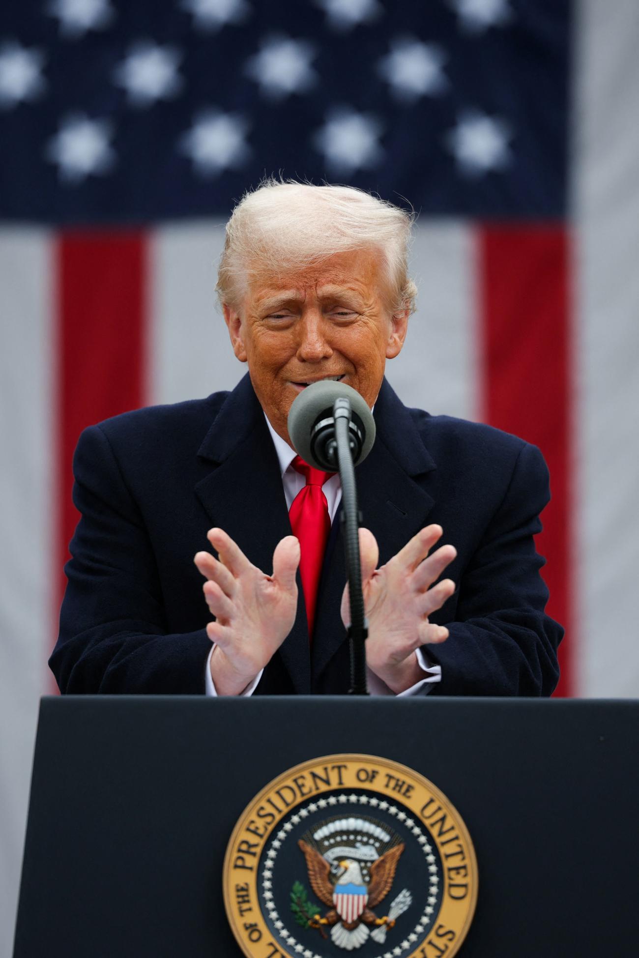 米ホワイトハウスで関税について演説するトランプ大統領（ロイター＝共同）