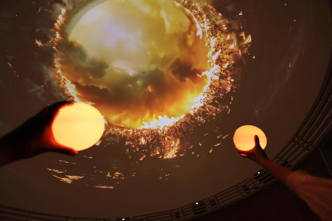 EXPO2025大阪・関西万博のオランダ館で体験できる「オーブ」を使ったアトラクション（撮影・宮崎幸一）