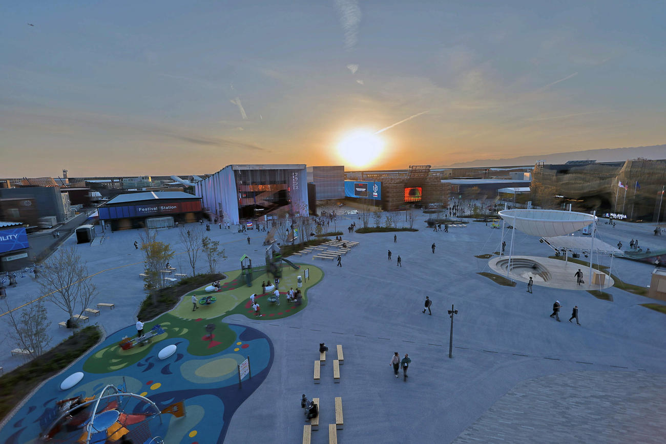 EXPO2025大阪・関西万博会場と沈む太陽（撮影・宮崎幸一）