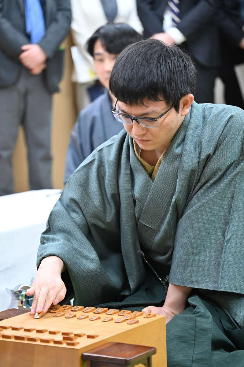 名人戦初登場で藤井聡太名人に挑む永瀬拓矢九段（日本将棋連盟提供）