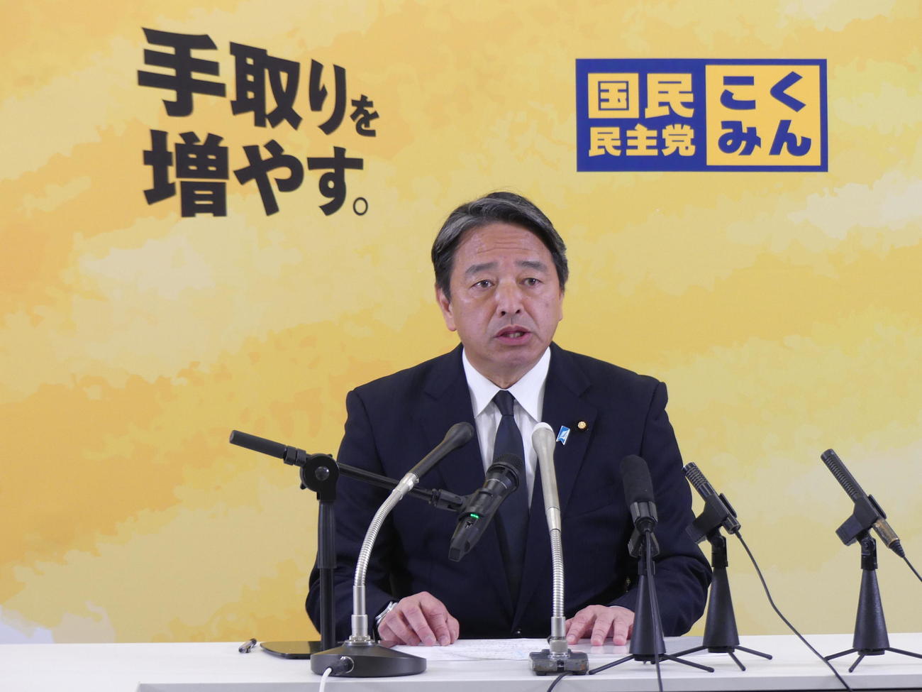定例会見に臨む国民民主党の榛葉賀津也幹事長（撮影・中山知子）