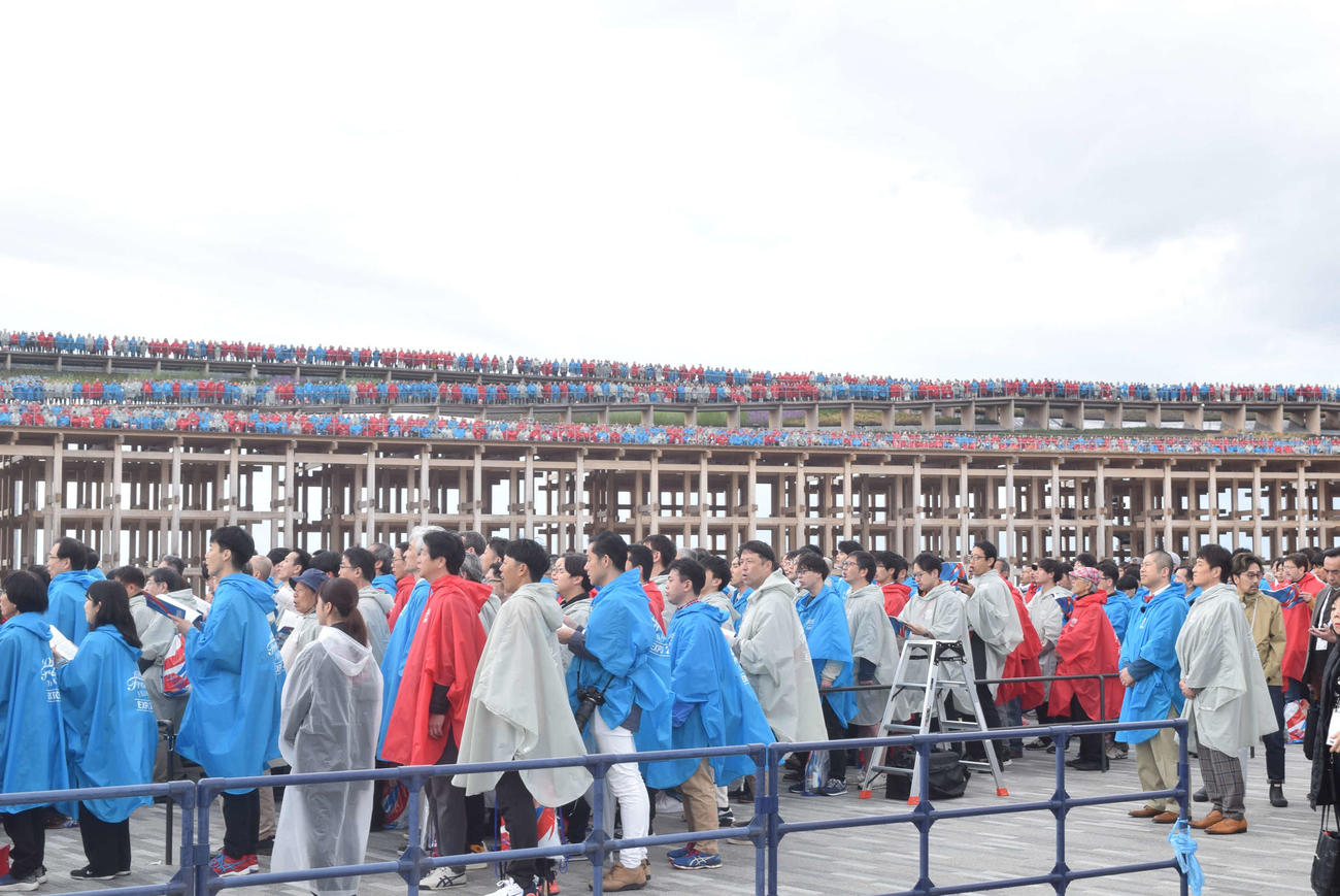 「1万人の第九」を歌う人々の様子（撮影・阪口孝志）