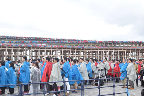 「1万人の第九」を歌う人々の様子(撮影・阪口孝志)