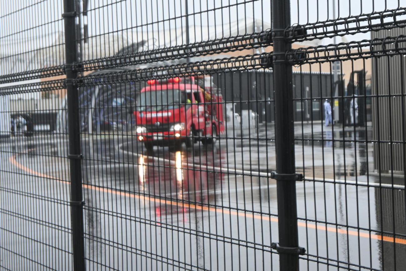 午後3時半ごろ、大阪・関西万博の東ゲート付近に出動した消防車に一時騒然（撮影・松浦隆司）