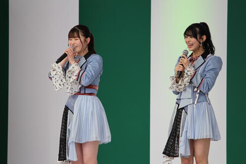 「よしもと waraii myraii館」オープニングイベントに登場したNMB48の出口結菜(左)と板垣心和