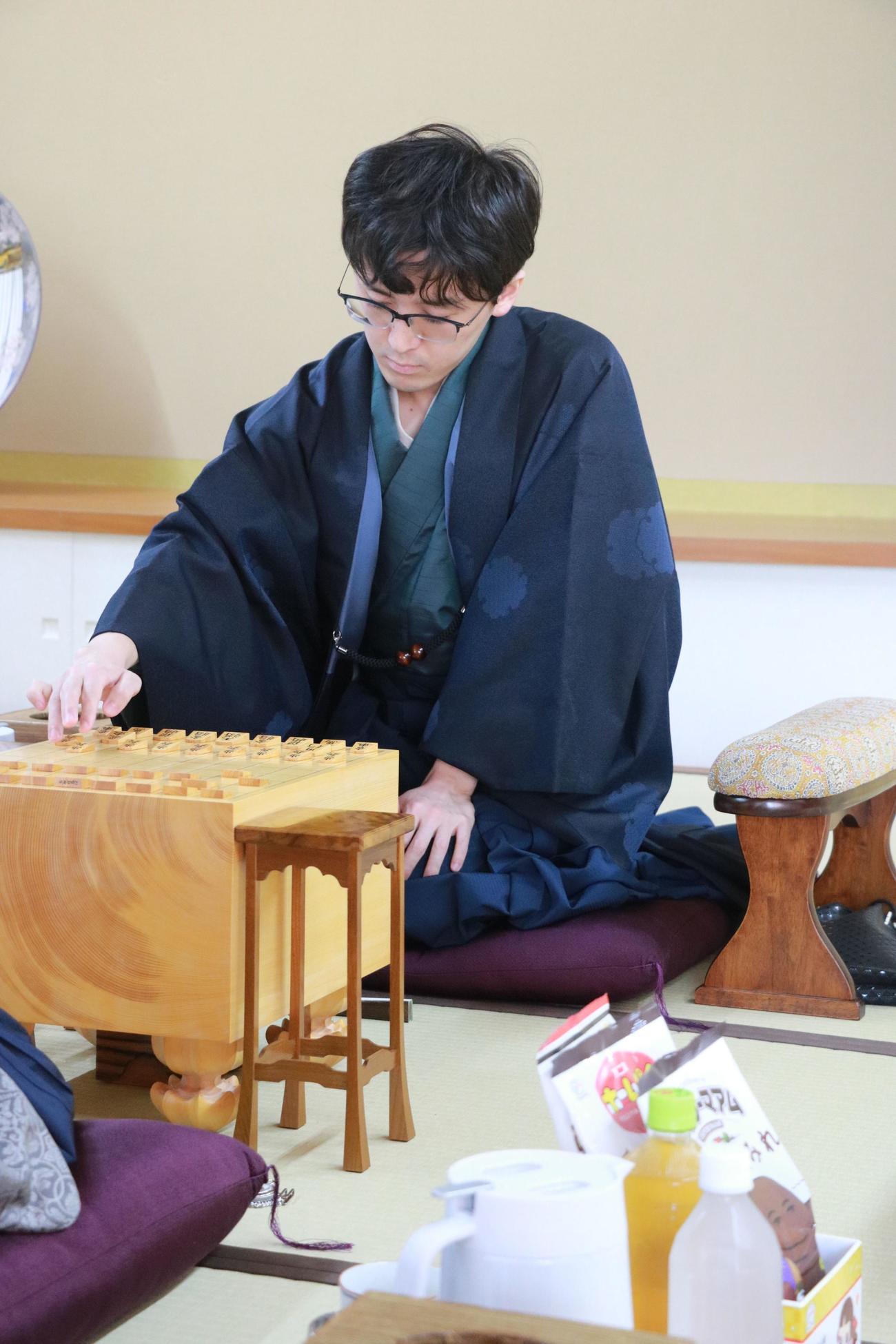 叡王戦5番勝負第2局に臨んだ伊藤匠叡王（日本将棋連盟提供）