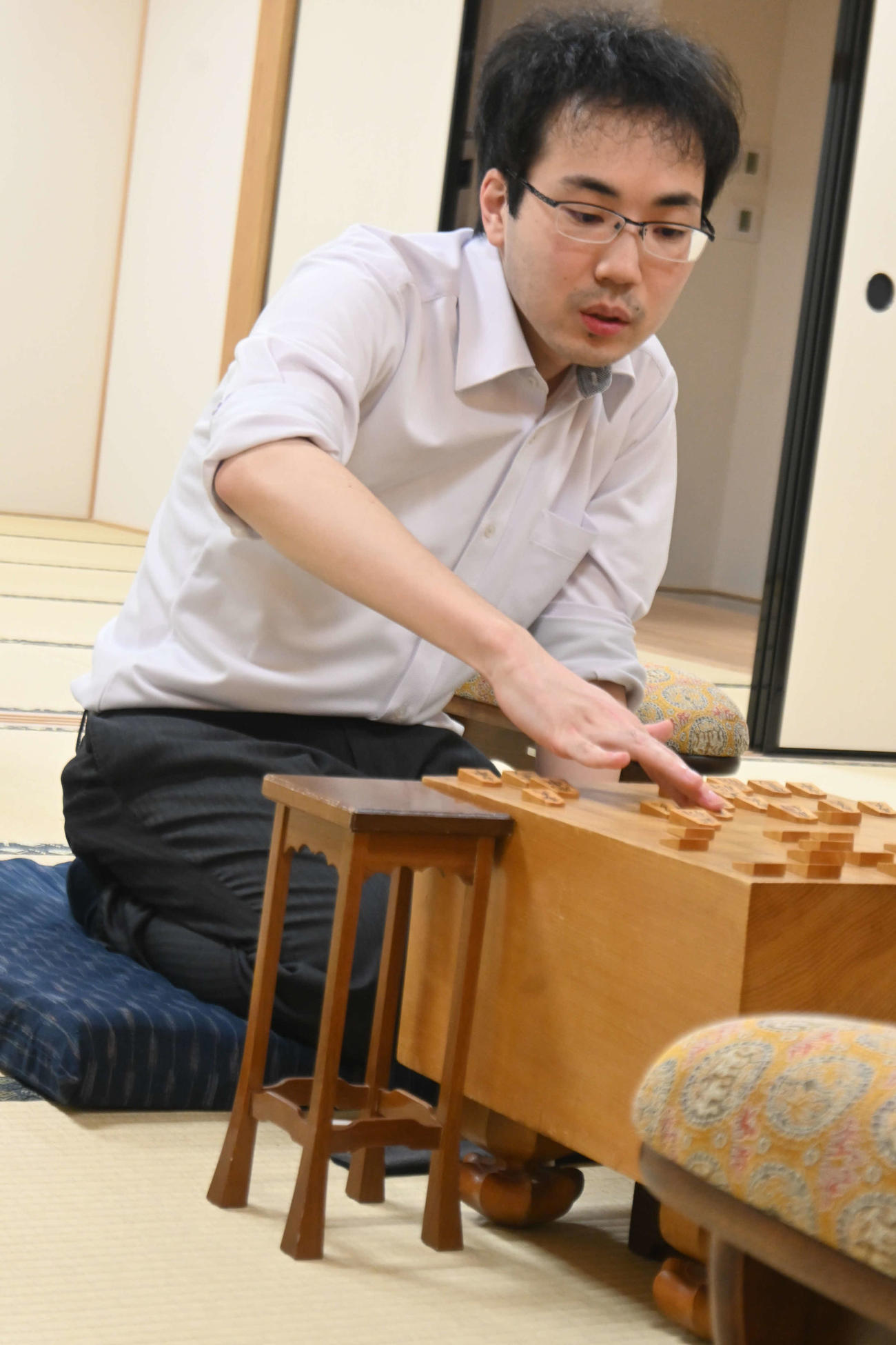 フリークラスから順位戦C級2組への昇級を決めた柵木幹太四段（撮影・松浦隆司）