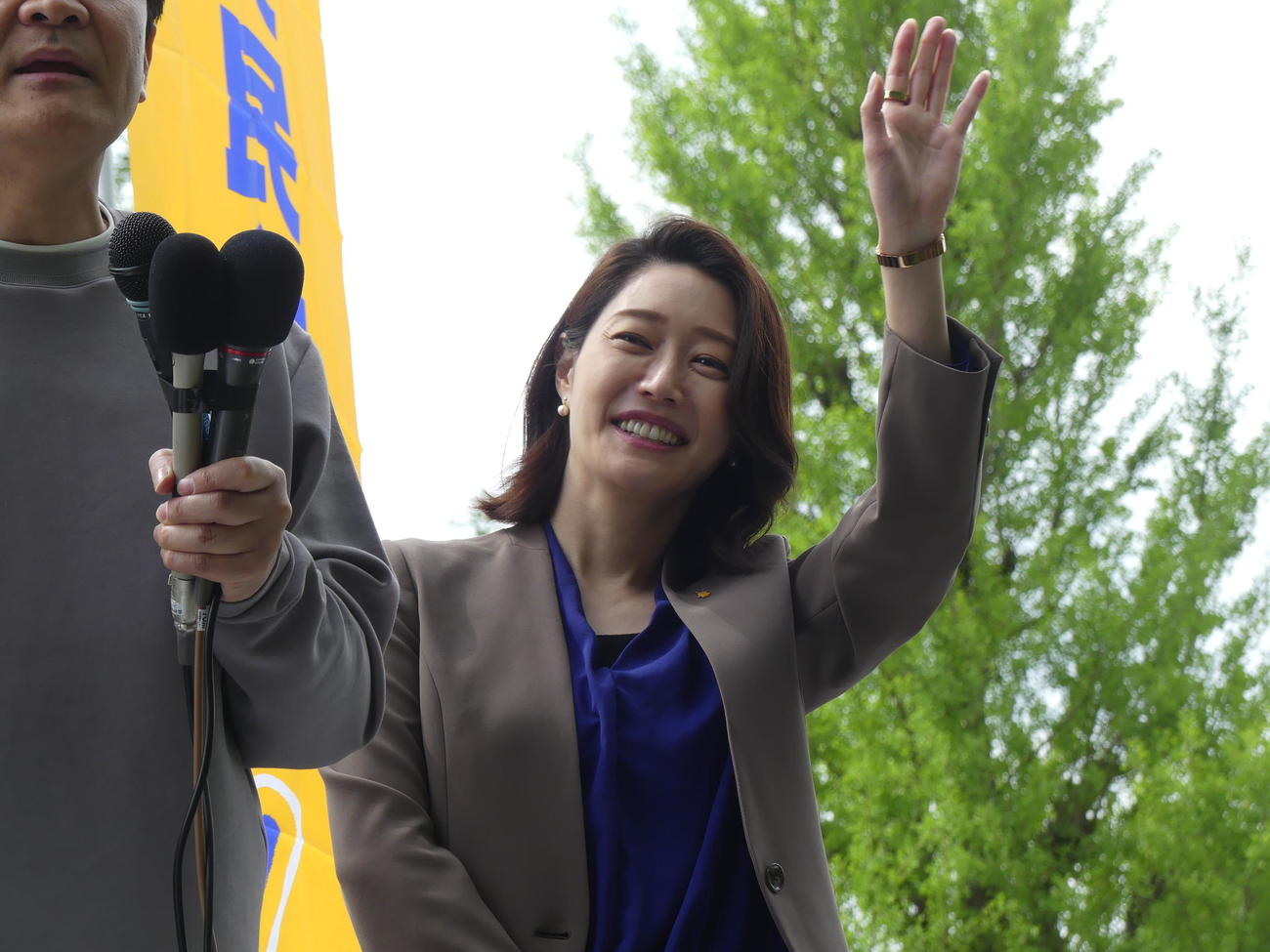 国民民主党の参院選候補者として街頭演説デビューした元NHKアナウンサーの牛田茉友氏（撮影・中山知子）