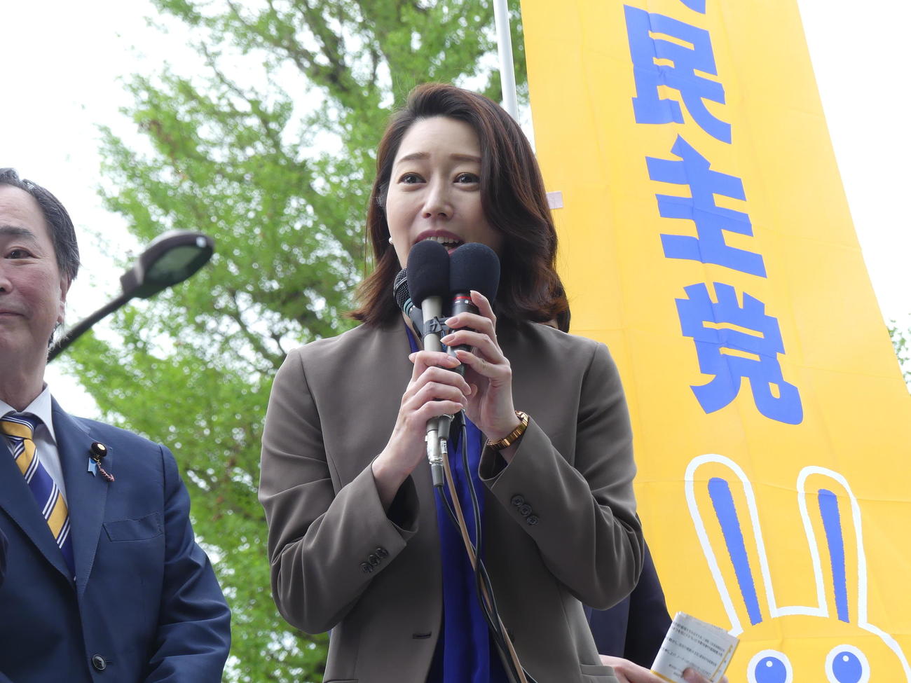 国民民主党の参院選候補者として街頭演説デビューした元NHKアナウンサーの牛田茉友氏（撮影・中山知子）