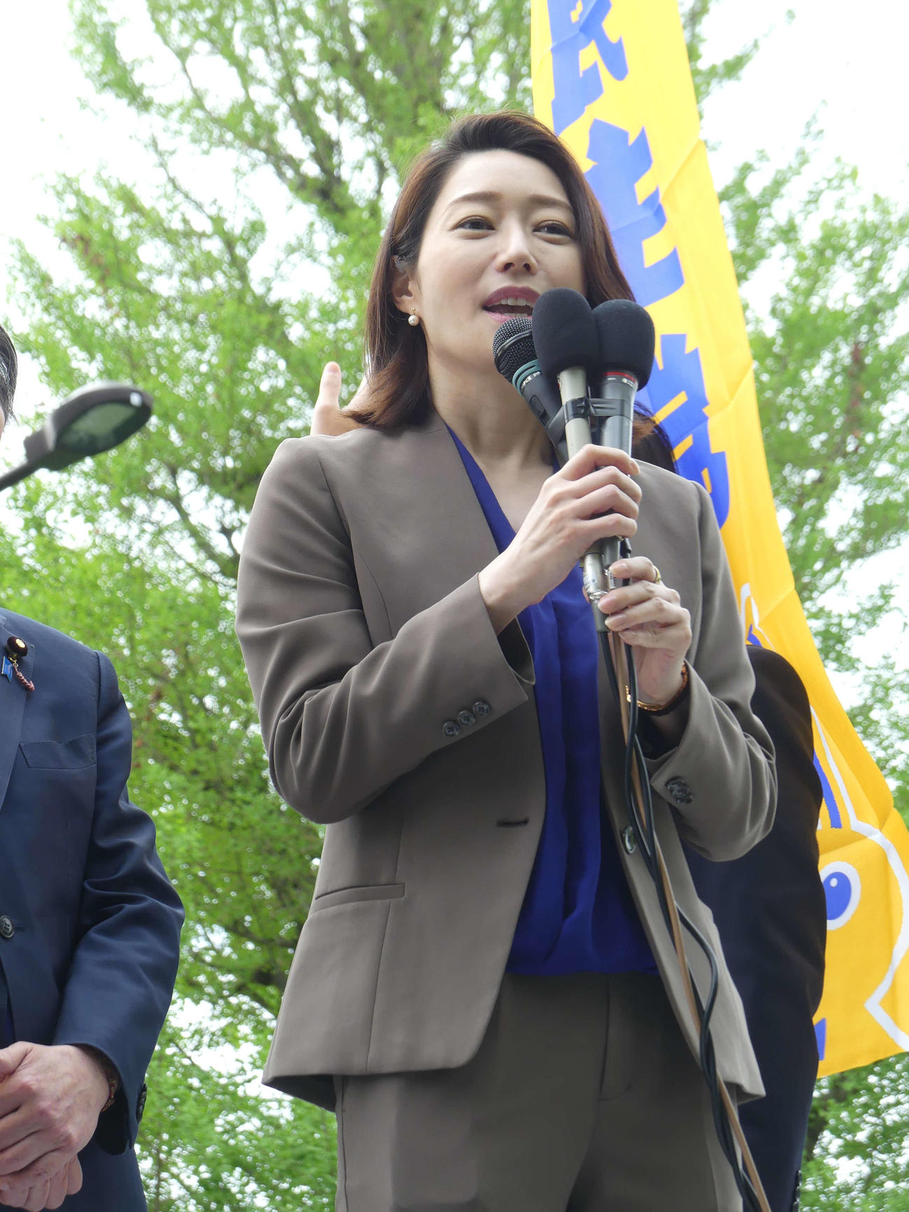 国民民主党の参院選候補者として街頭演説デビューした元NHKアナウンサーの牛田茉友氏（撮影・中山知子）
