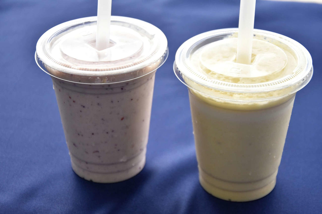 永瀬拓矢九段の初日午前のおやつはスムージー2種（日本将棋連盟提供）