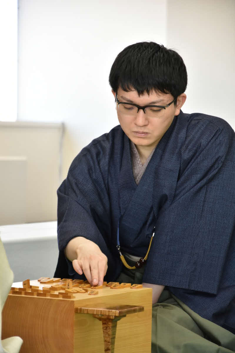 初登場の名人戦で初勝利を挙げて1勝1敗に追いつきたい永瀬拓矢九段（日本将棋連盟提供）