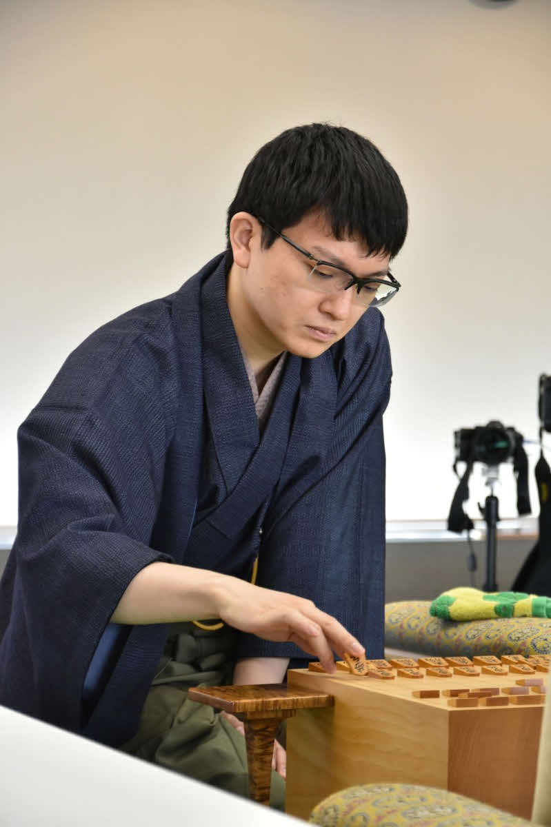 初登場の名人戦で初勝利を挙げて1勝1敗に追いつきたい永瀬拓矢九段（日本将棋連盟提供）