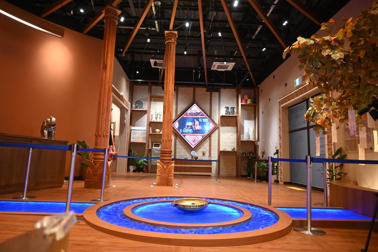 インドの装飾品が展示されるインド館（撮影・松浦隆司）
