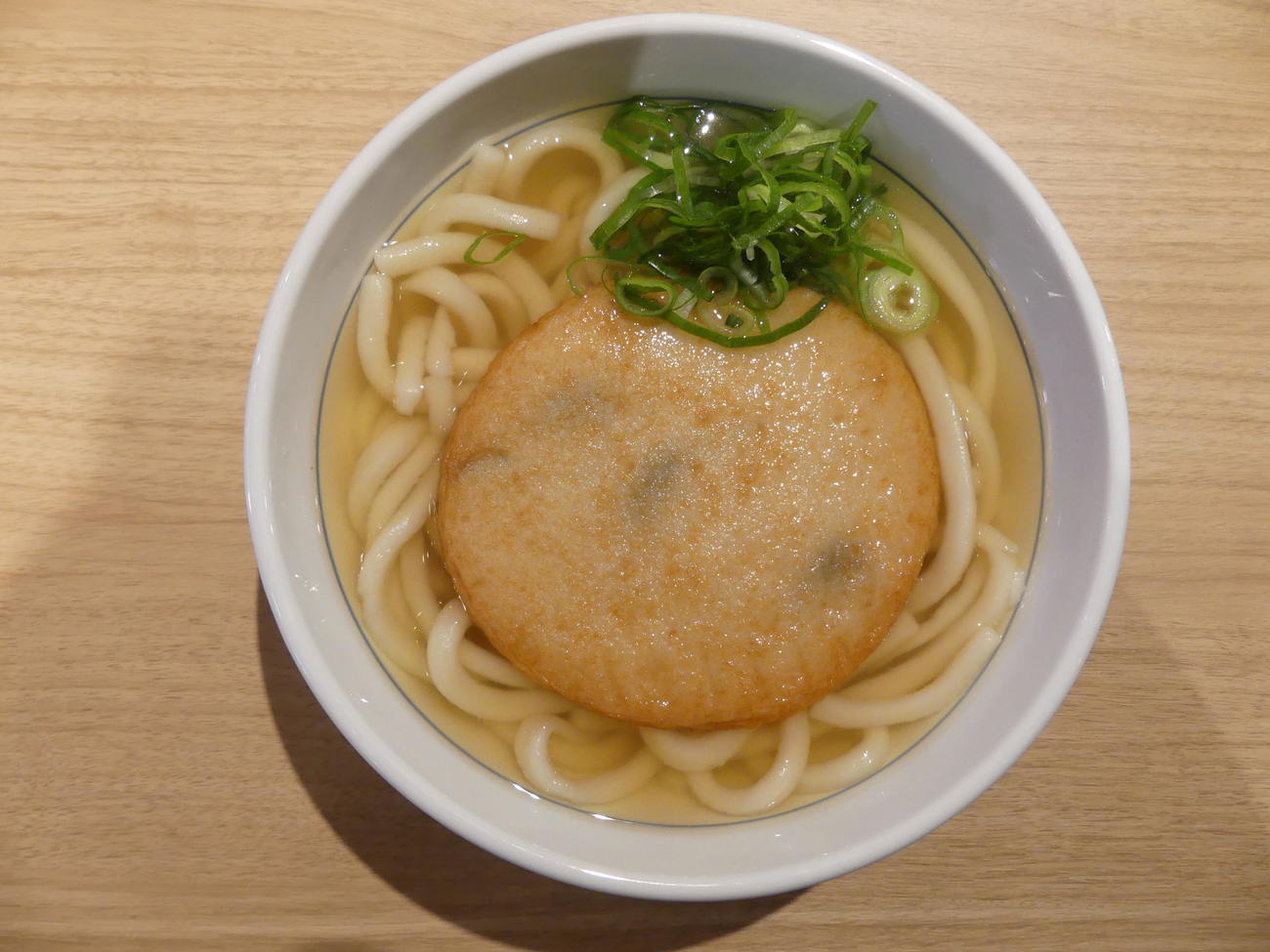 因幡うどんの定番の1つ「丸天うどん」