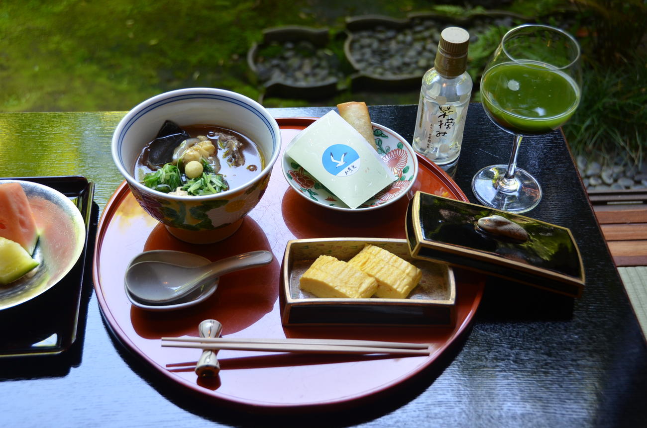 伊藤匠叡王、斎藤慎太郎八段の昼食「名物ぽんきし膳」（日本将棋連盟提供）