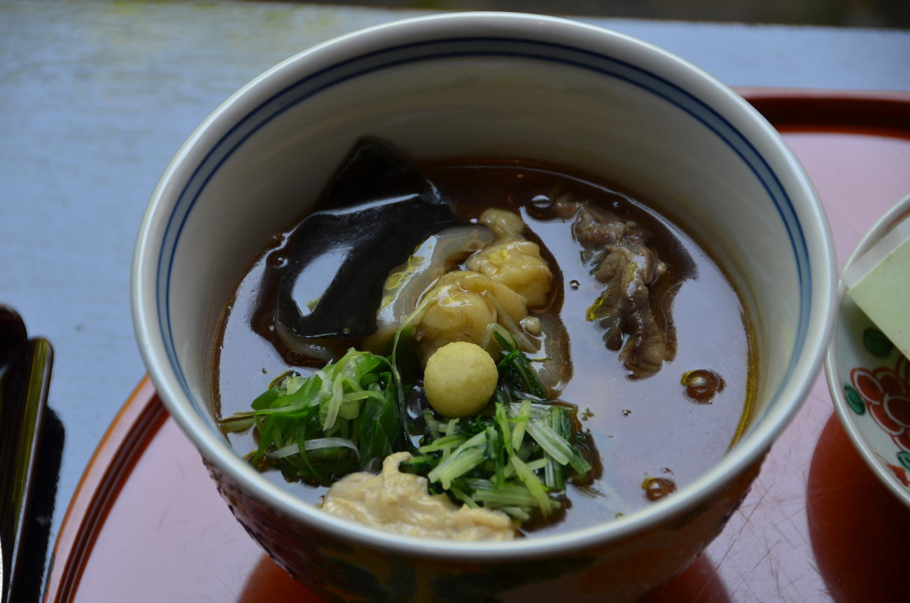 伊藤匠叡王、斎藤慎太郎八段の昼食「名物ぽんきし膳」（日本将棋連盟提供）