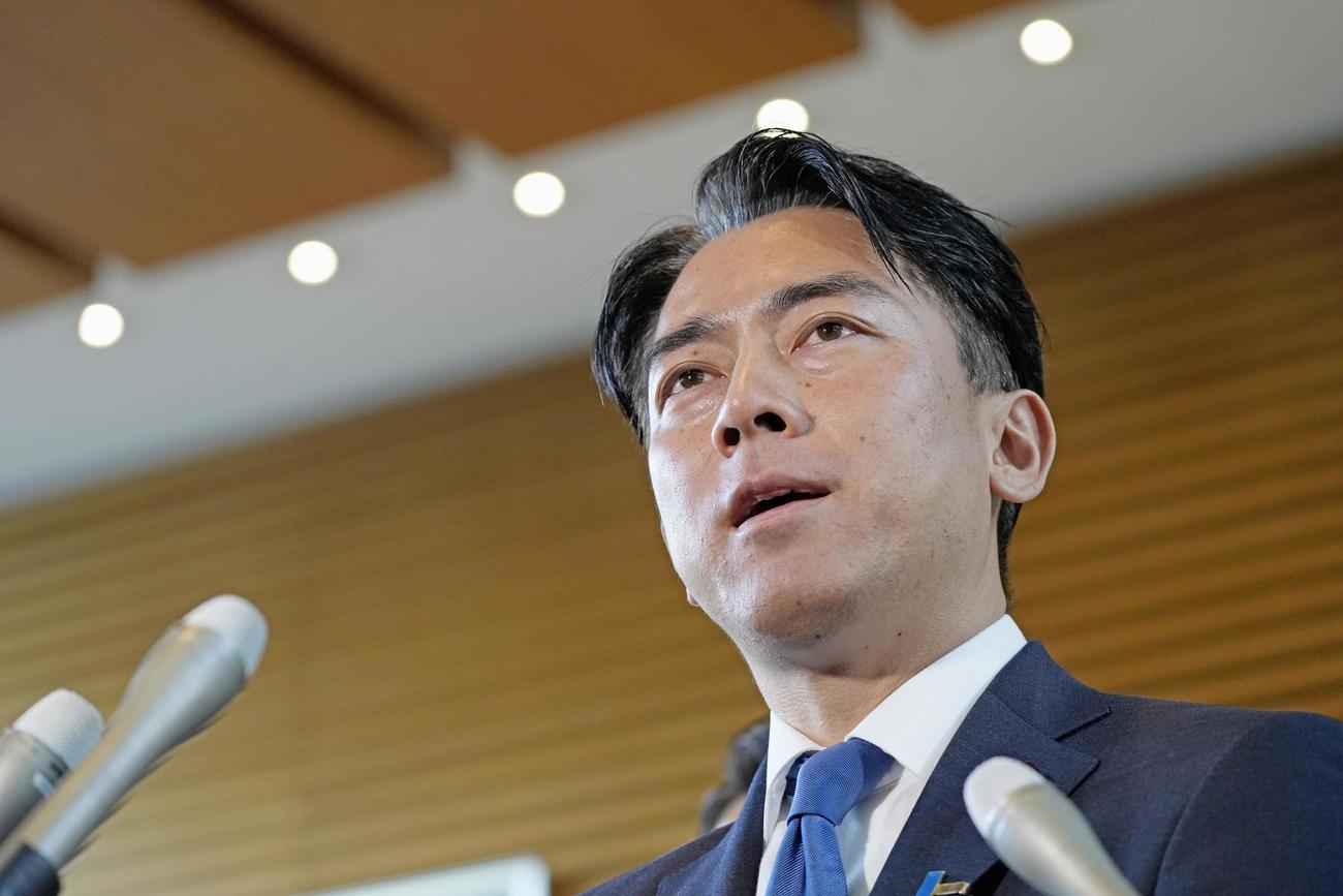 江藤農相の後任に決まり、記者団の取材に応じる小泉進次郎自民党前選対委員長（共同）