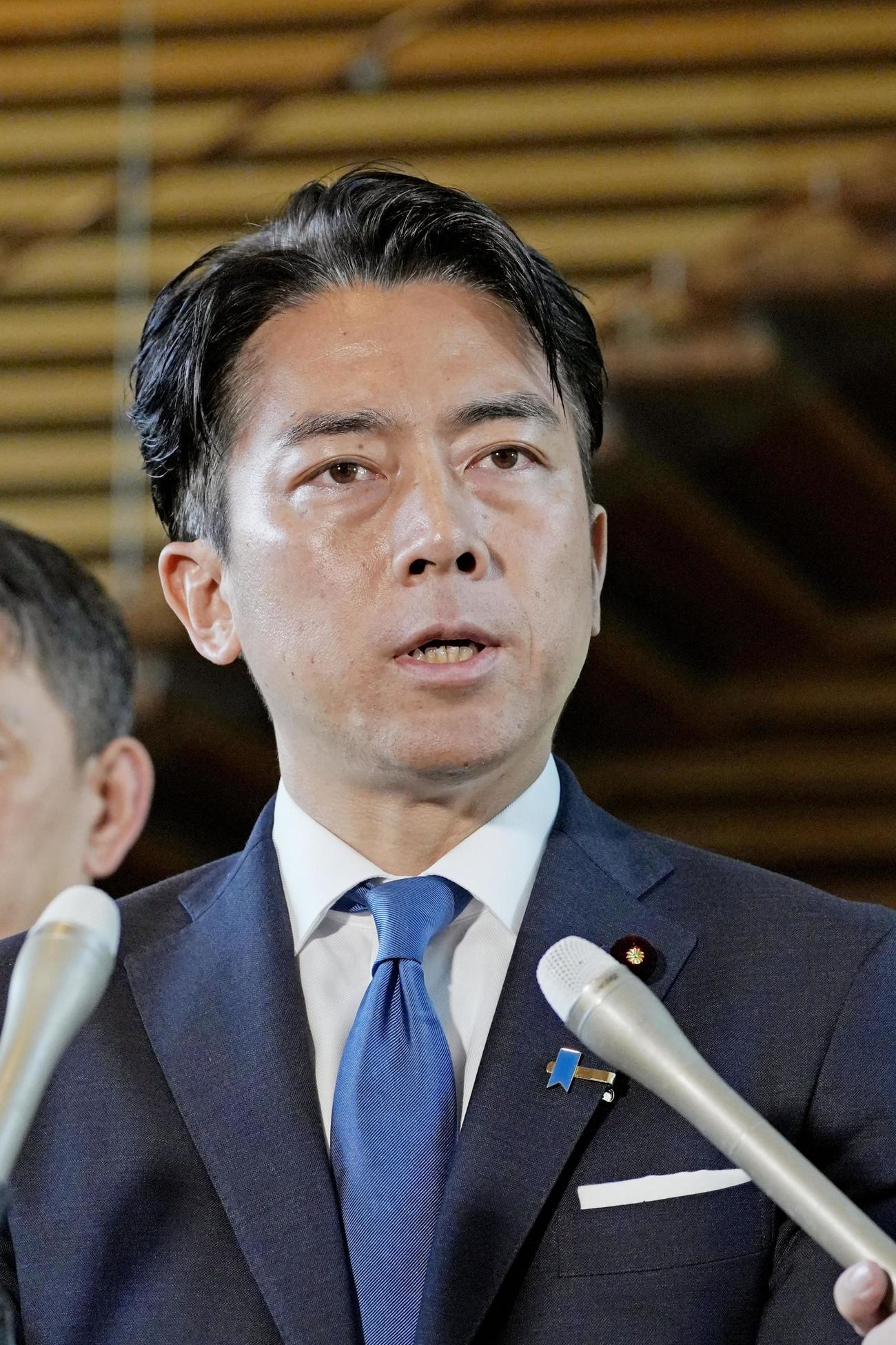 江藤農相の後任に決まり、記者団の取材に応じる小泉進次郎自民党前選対委員長（共同）