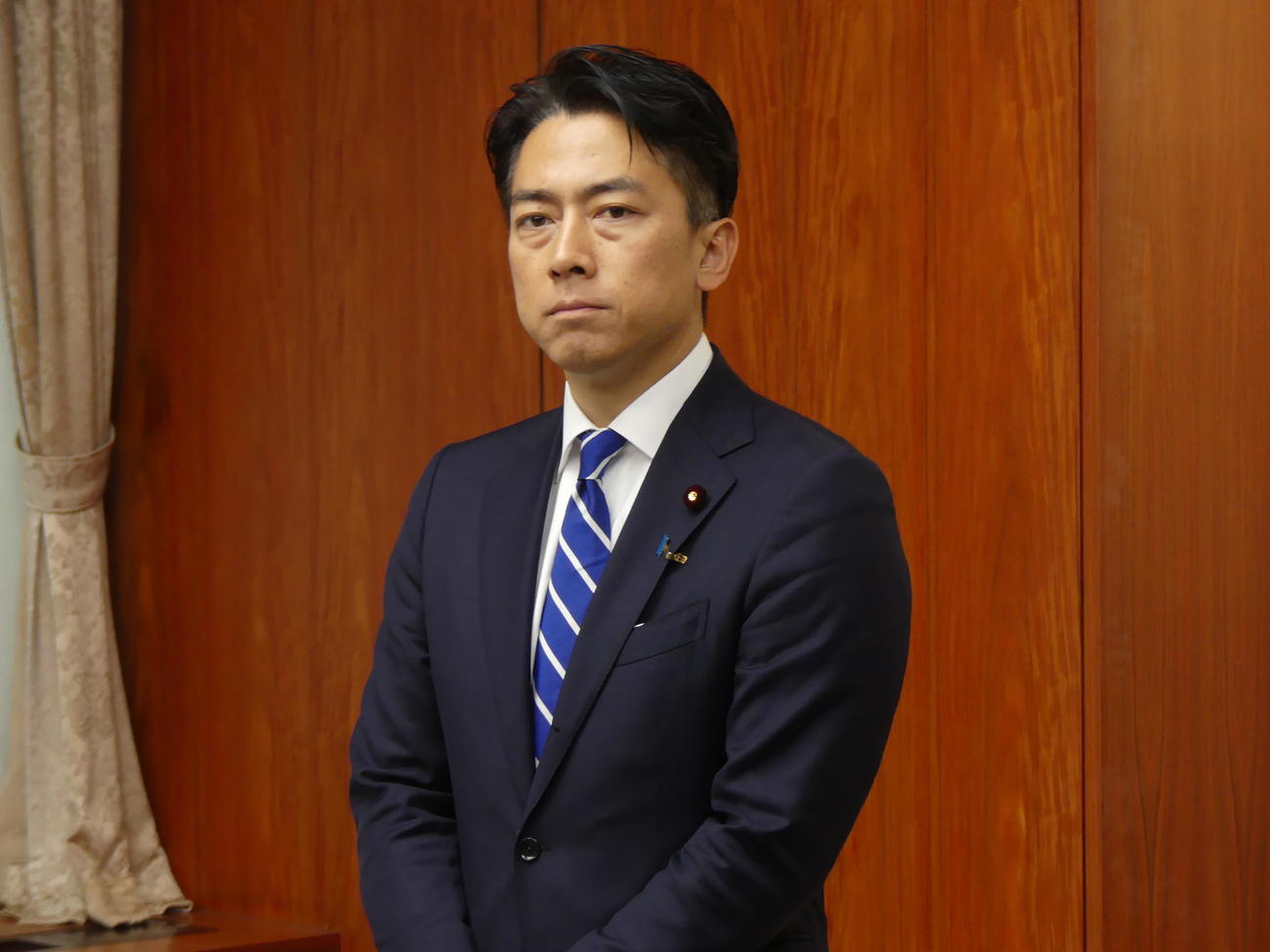 江藤拓前農相との事務引き継ぎを待つ小泉進次郎農相（撮影・中山知子