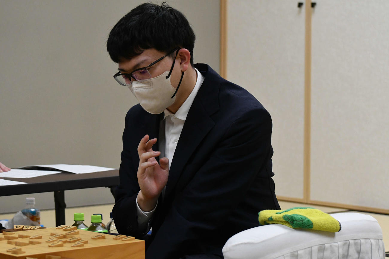 佐々木勇気八段を下して王位戦初挑戦を決めた永瀬拓矢九段