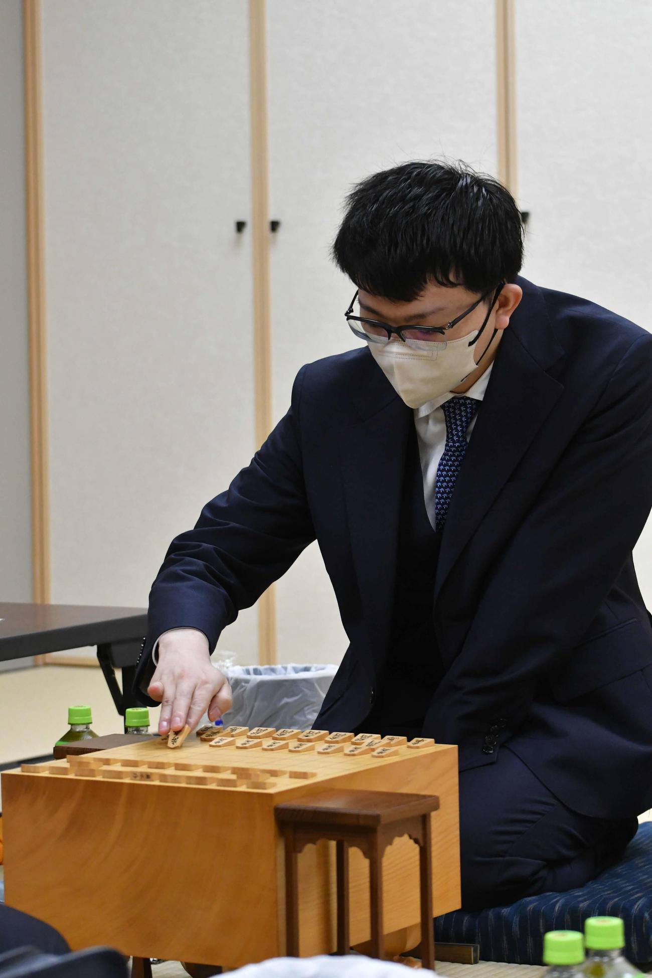 初手で飛車先の歩を突く永瀬拓矢九段