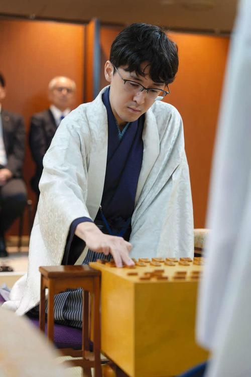 叡王戦】勝負メシは仲良く「高知四万十うなぎのうな重」伊藤匠叡王と