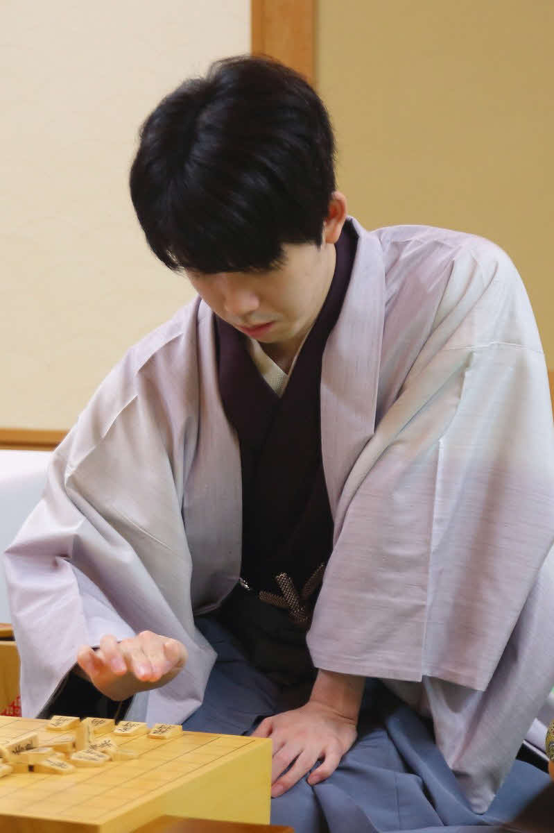 3連覇を目指す藤井聡太名人（日本将棋連盟提供）