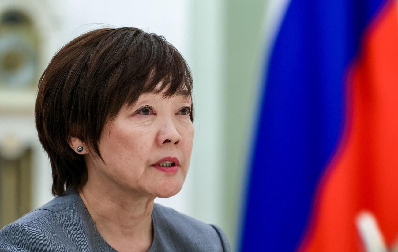 プーチン大統領と言葉を交わす安倍昭恵さん（スプートニク提供＝ロイター）