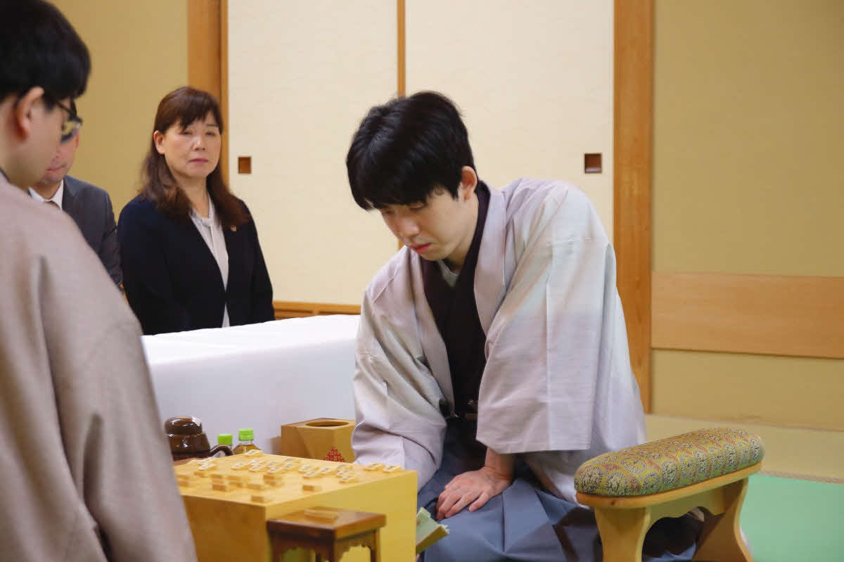 3連覇を目指す藤井聡太名人（日本将棋連盟提供）