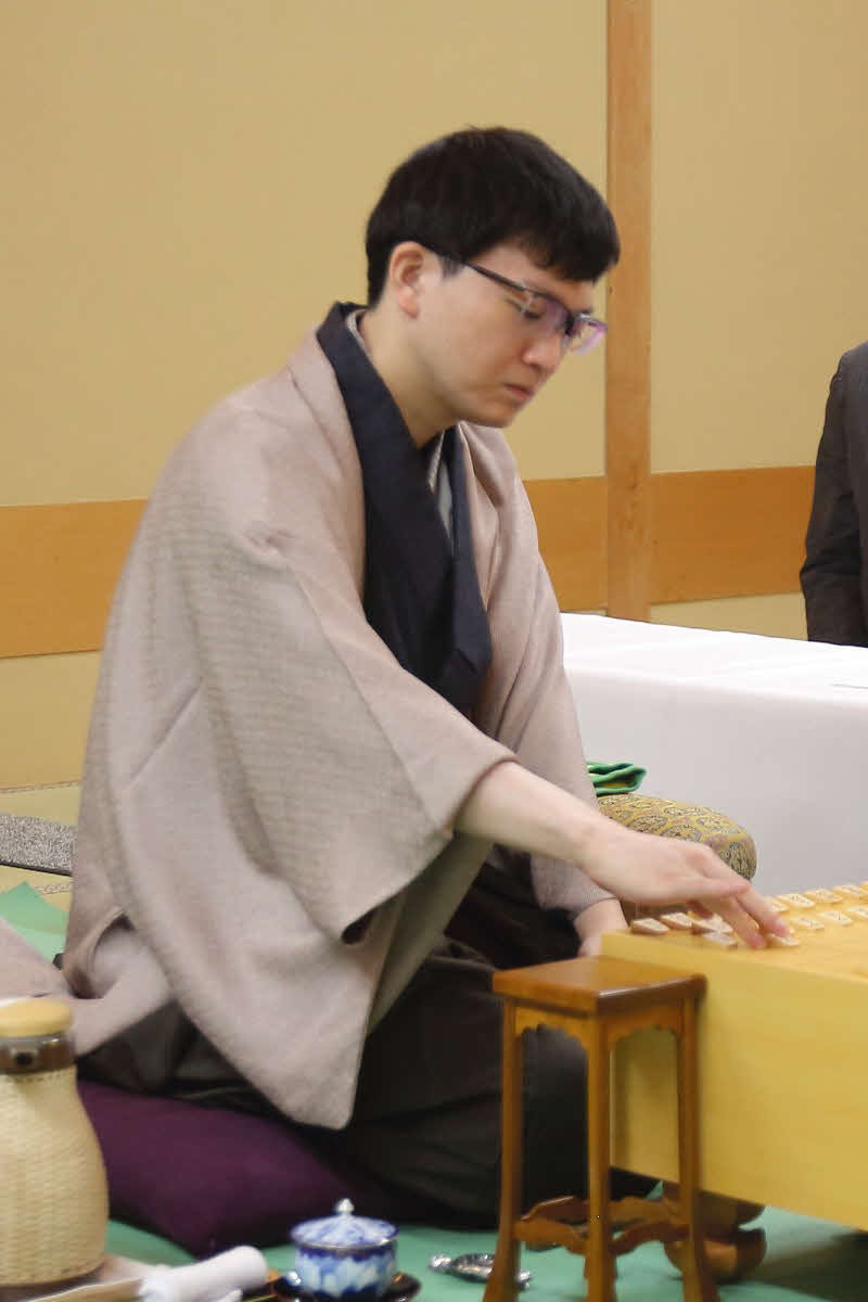 第4局に続いて連勝を狙う永瀬拓矢九段（日本将棋連盟提供）
