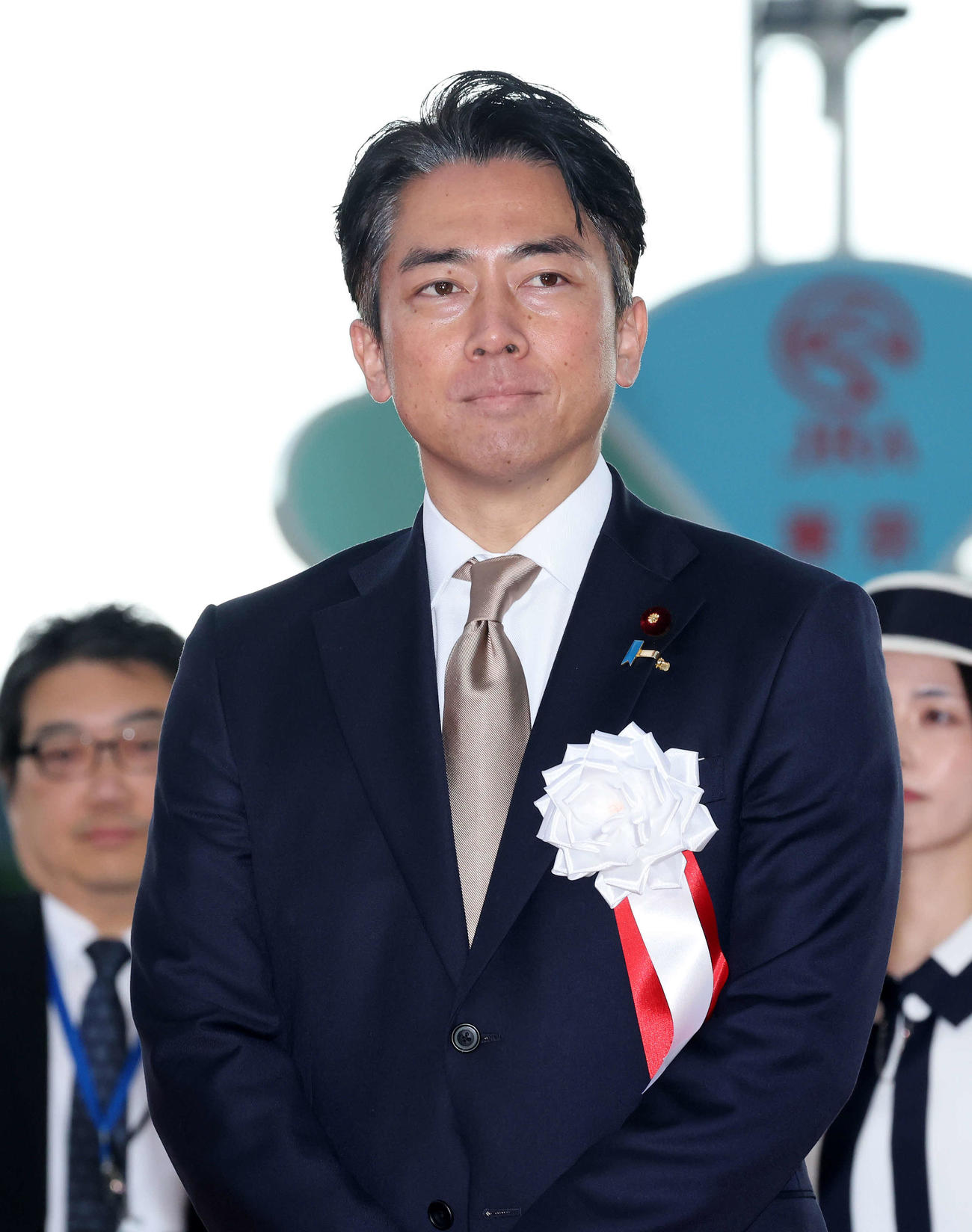 日本ダービーの表彰式に出席した小泉農相（撮影・鈴木正人）