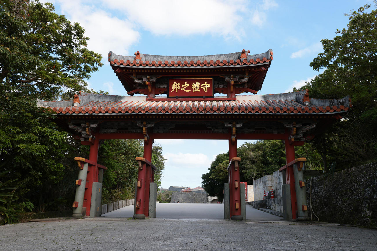 那覇市・首里城の守礼門(しゅれいもん)