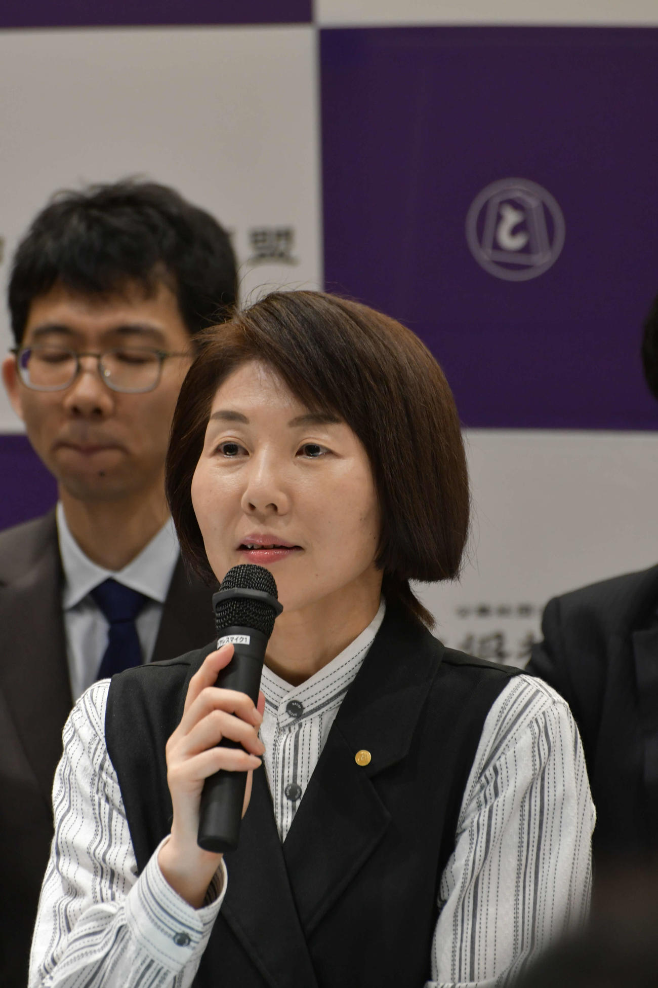 女性初の会長就任会見で抱負を語る日本将棋連盟会長の清水市代女流七段