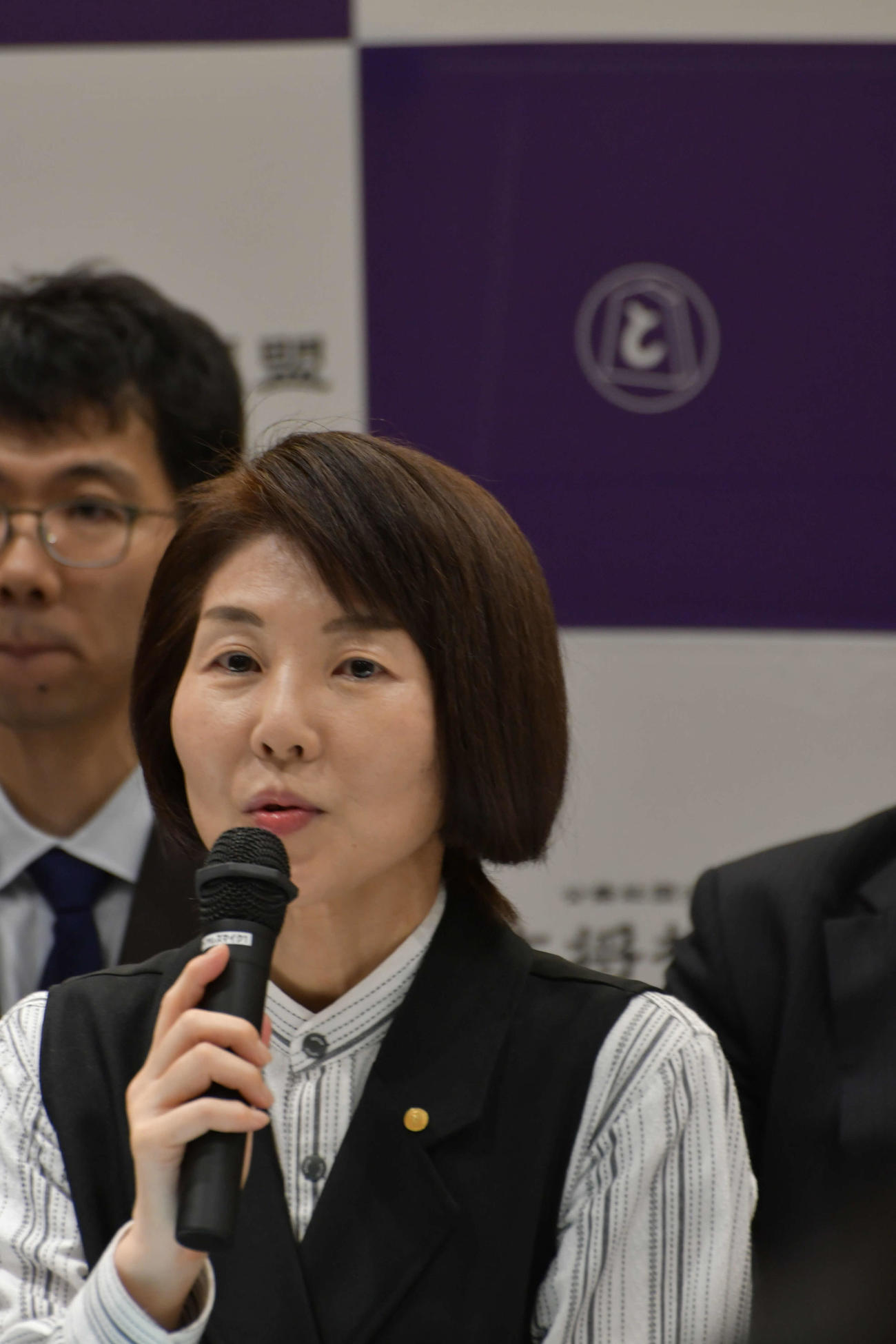 女性初の会長就任会見で抱負を語る日本将棋連盟会長の清水市代女流七段