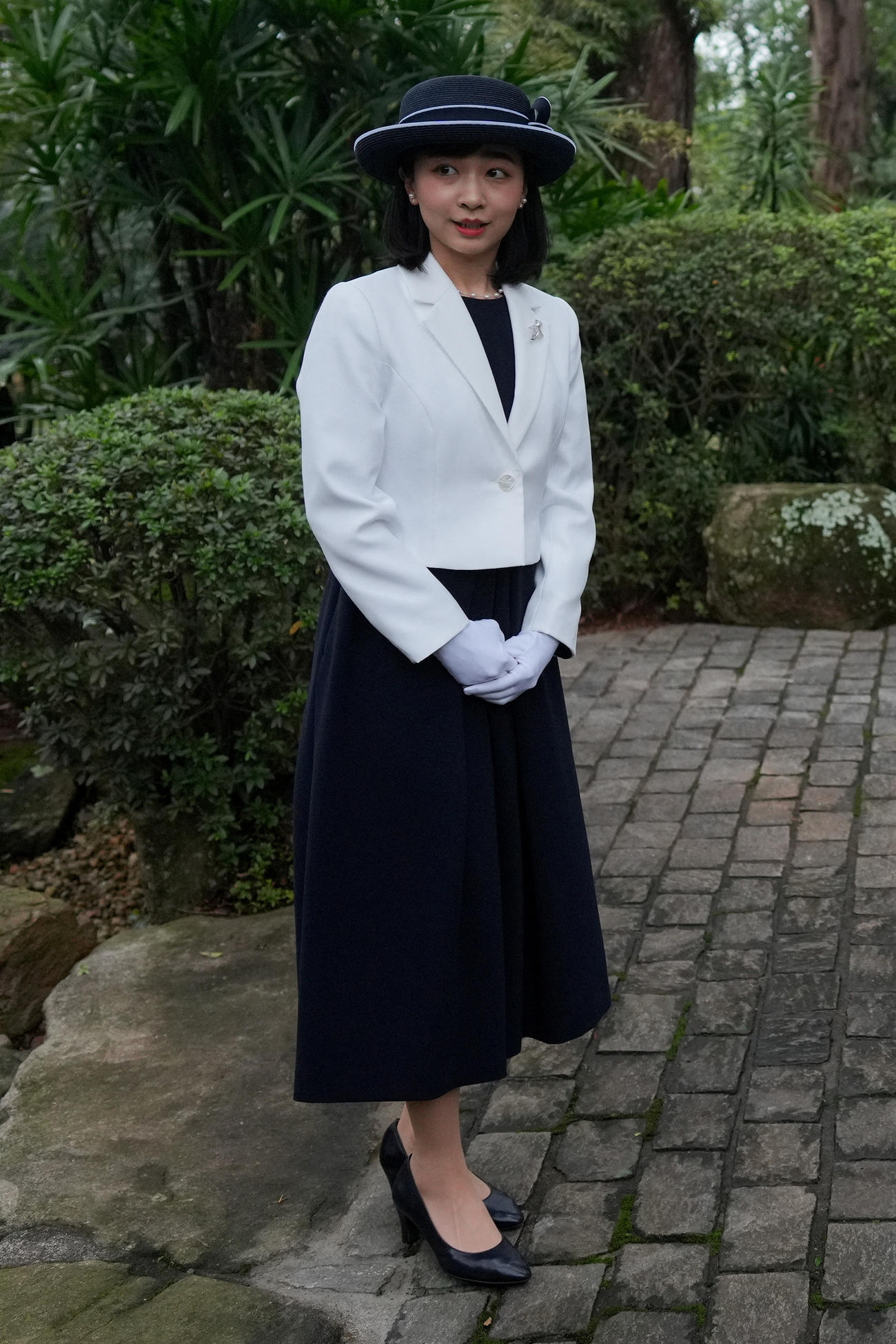 日本からの最初のブラジル移民をたたえる記念碑での献花式典に出席される佳子さま（ロイター）
