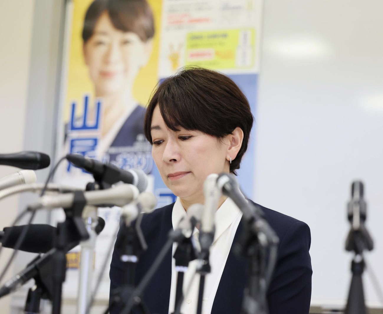 10日、国民民主党からの参院選出馬会見を行う山尾志桜里氏