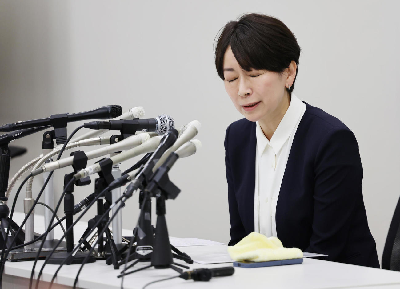 10日、国民民主党からの参院選出馬会見を行う山尾志桜里氏