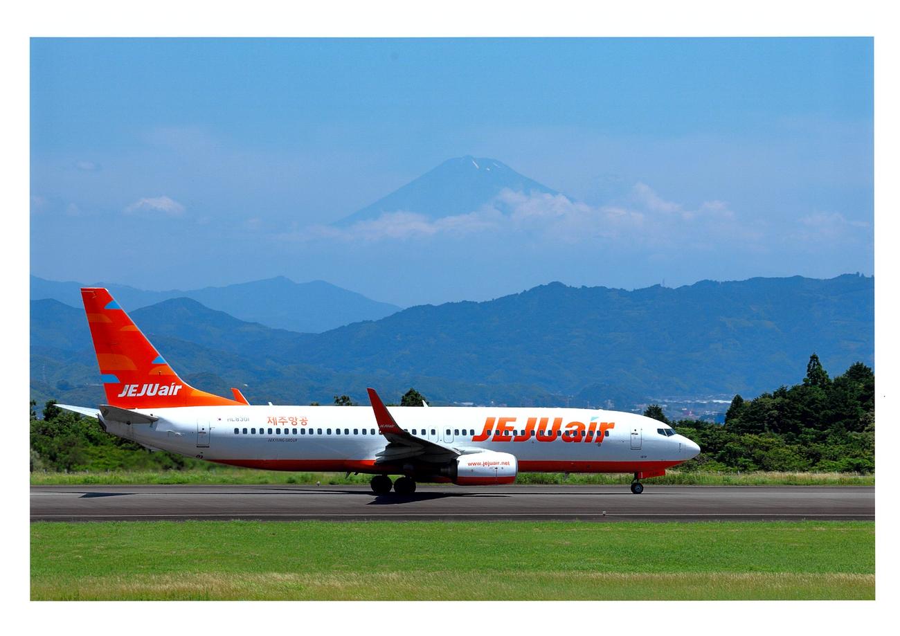 韓国のチェジュ航空（富士山静岡空港提供）