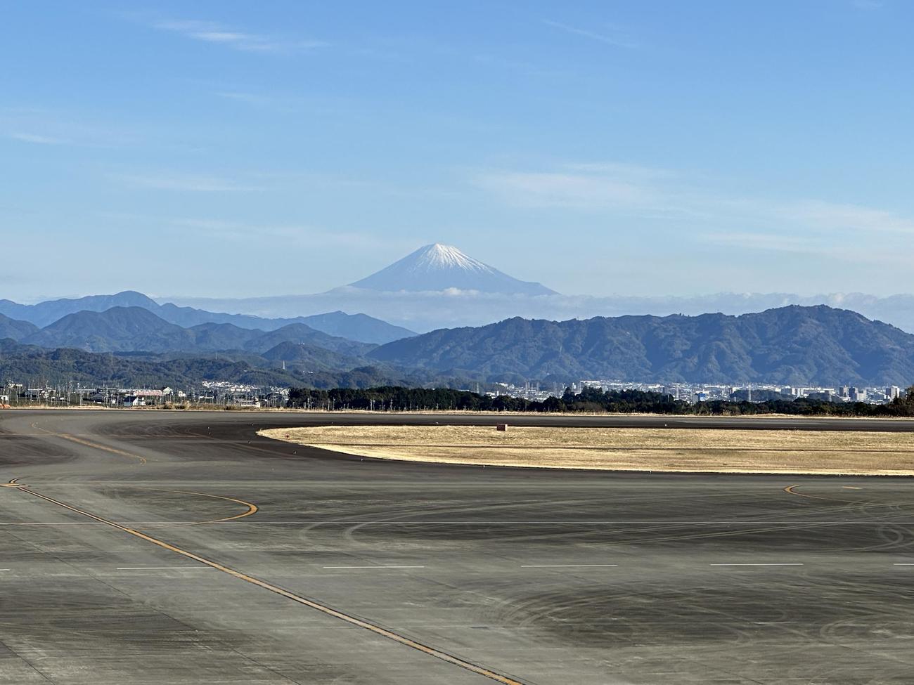 晴れた日は富士山がきれいに見える富士山静岡空港