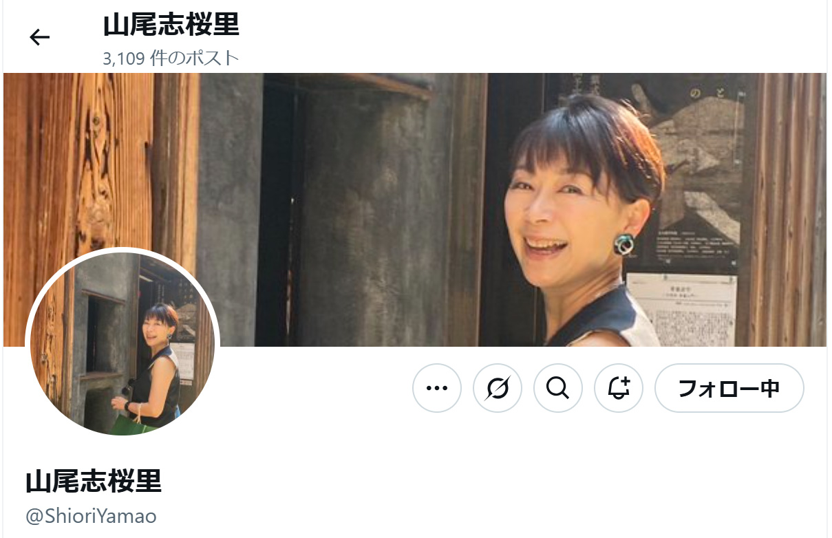 国民民主党のマークが消え、ショートカットヘアで笑顔をみせる画像に（山尾志桜里氏のXから）